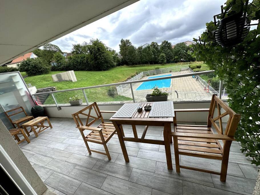 Appartement Cosy Avec Balcon Et Piscine Besançon Kültér fotó