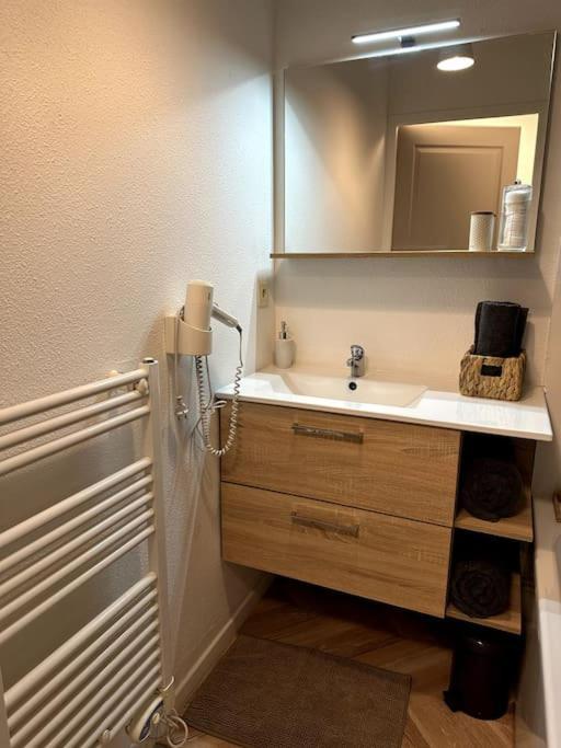 Appartement Cosy Avec Balcon Et Piscine Besançon Kültér fotó