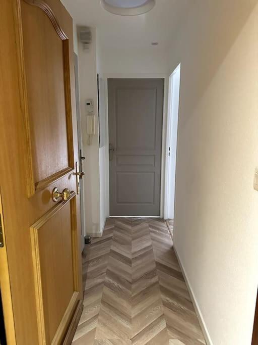 Appartement Cosy Avec Balcon Et Piscine Besançon Kültér fotó